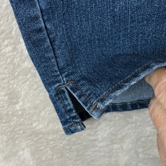 Lee Riders Women's Capri Jeans Size 6M Blue Denim Relaxed Casual Classic Y2K - Picture 10 of 12